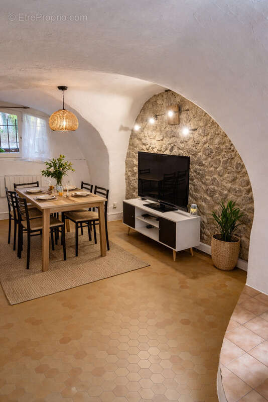 Appartement à LA GARDE-ADHEMAR