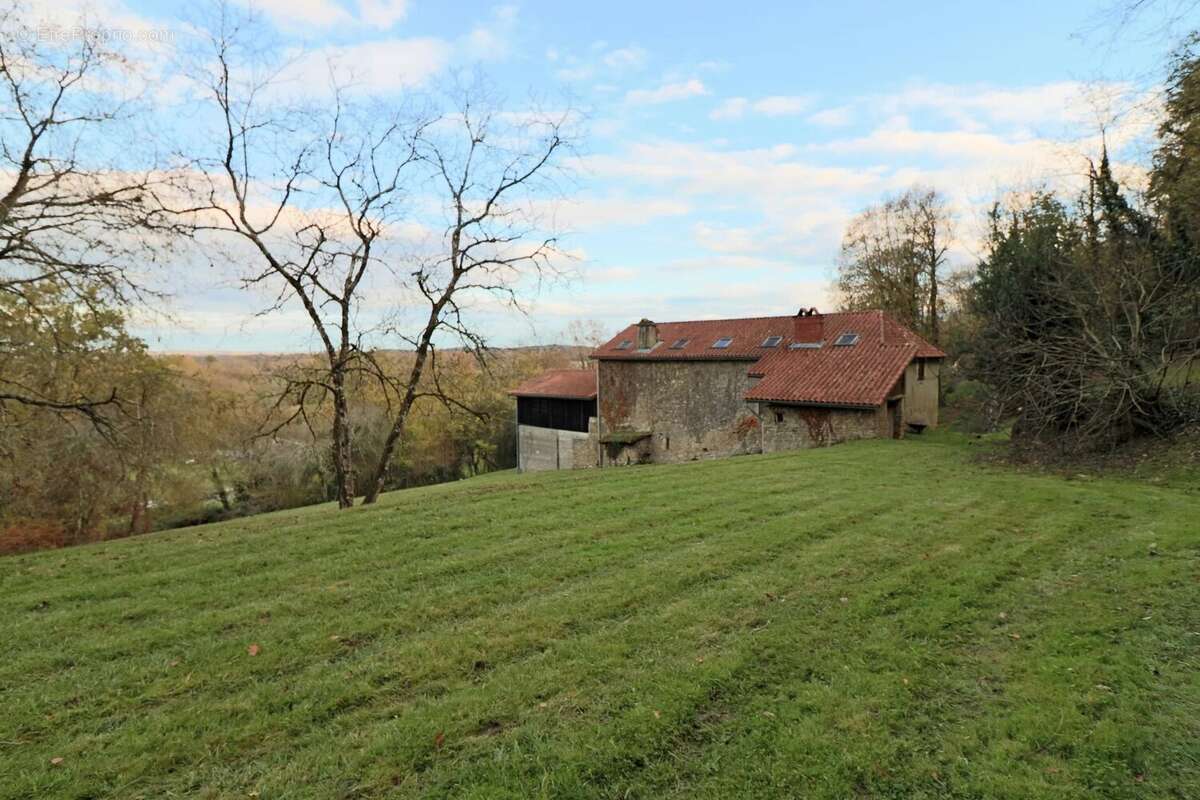 Maison à CASTELNAU-RIVIERE-BASSE