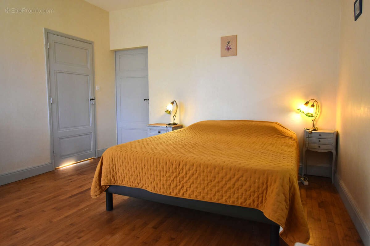 Maison à PUY-L&#039;EVEQUE