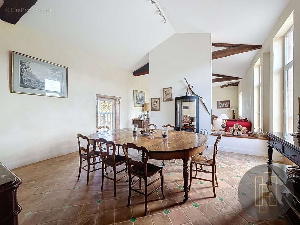 Maison à POUILLY-LE-MONIAL