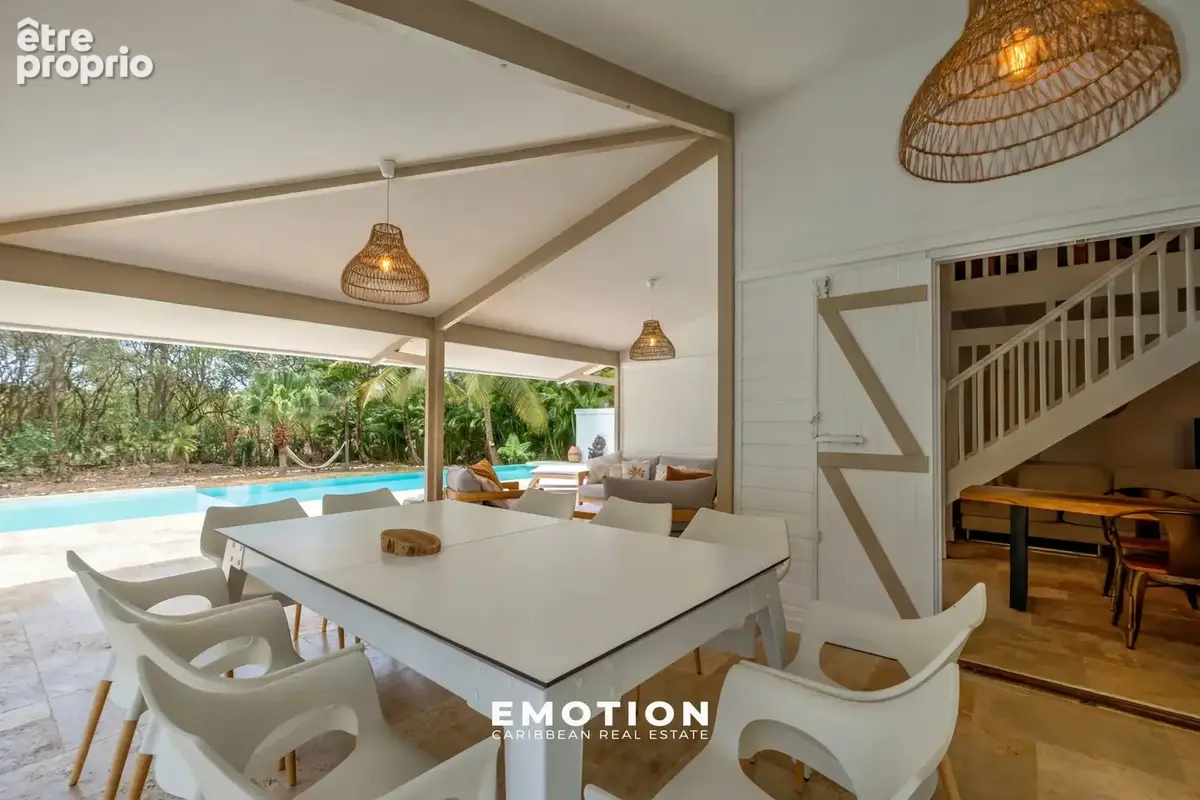 Villa R+1 - T7 avec piscine - DESHAIE - photo 3