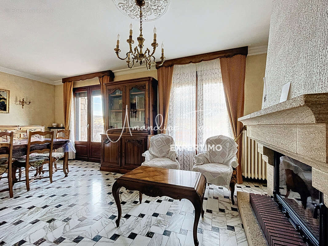 Maison à CREISSELS