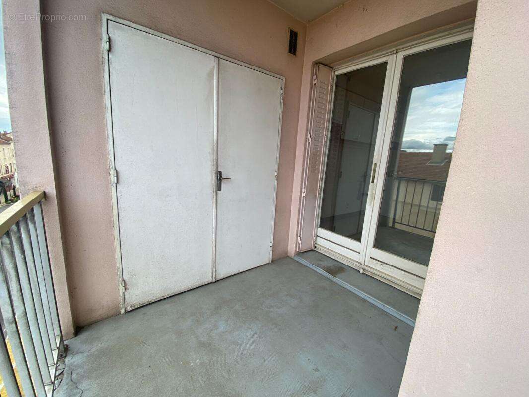 Appartement à LE COTEAU