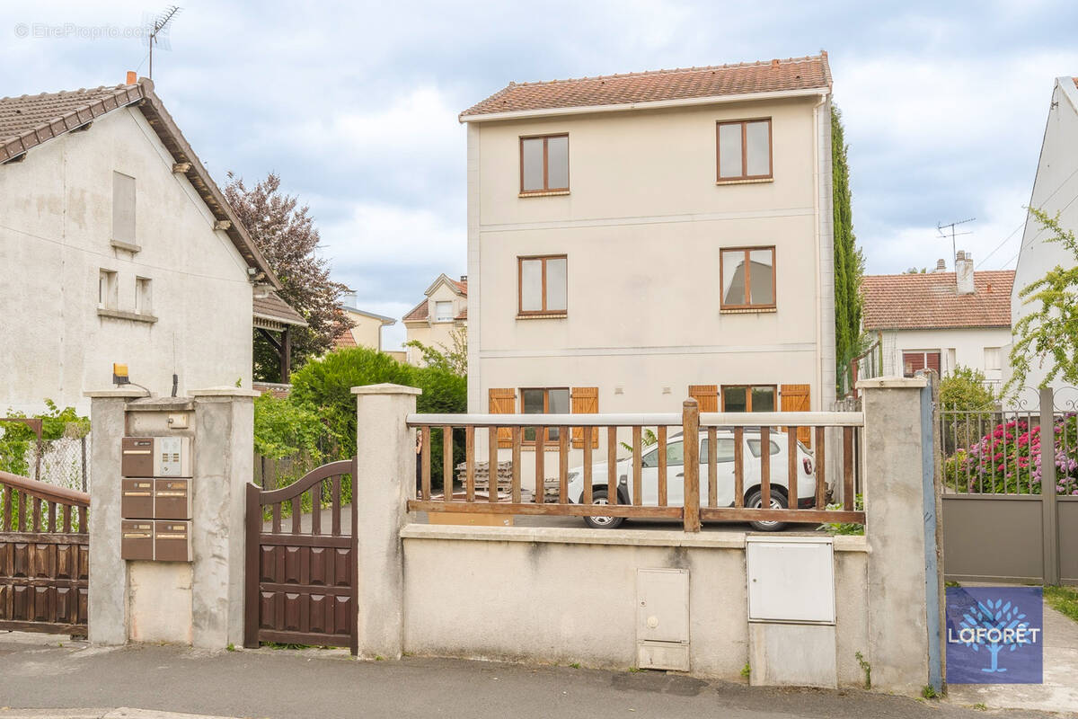Appartement à LES PAVILLONS-SOUS-BOIS