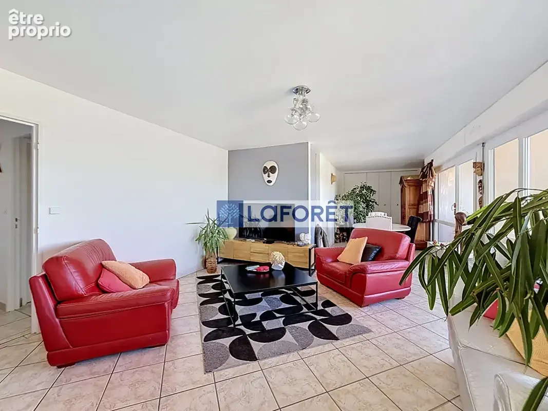 Appartement 4 pièces 83 m² à vendre à Elancourt (78990) - photo 2