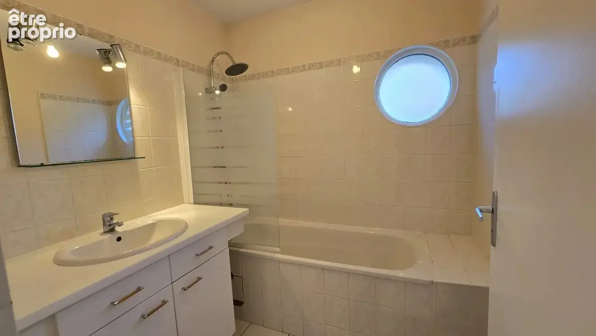 EXCLUSIVITE  ST CYR SUR LOIRE RESIDENCE CHAMBORD:  Au 6 Rue Claude Griveau, T3 avec terrasse , garage et piscine dans la résiden - photo 9