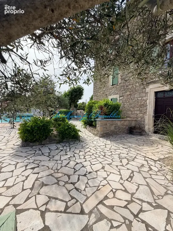 CANAULES, dans une maison en pierres de caractère, appartement T3  au 1er étage avec terrasse privée - photo 2