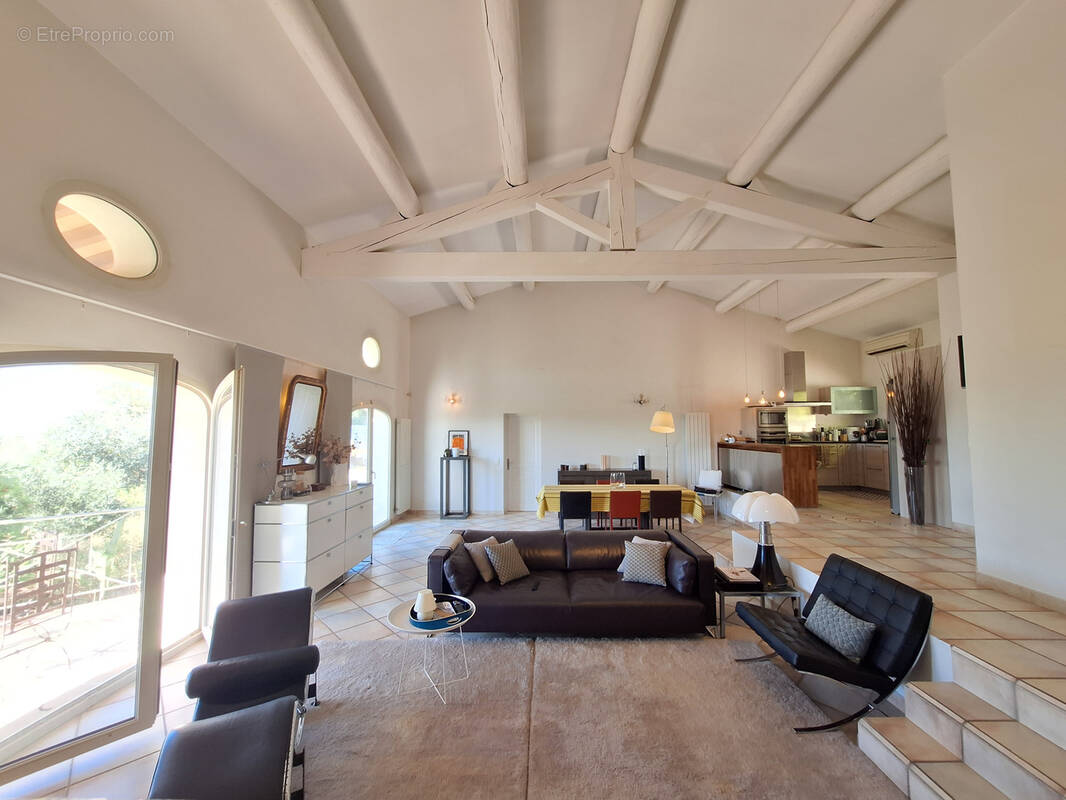 Maison à BELLEGARDE