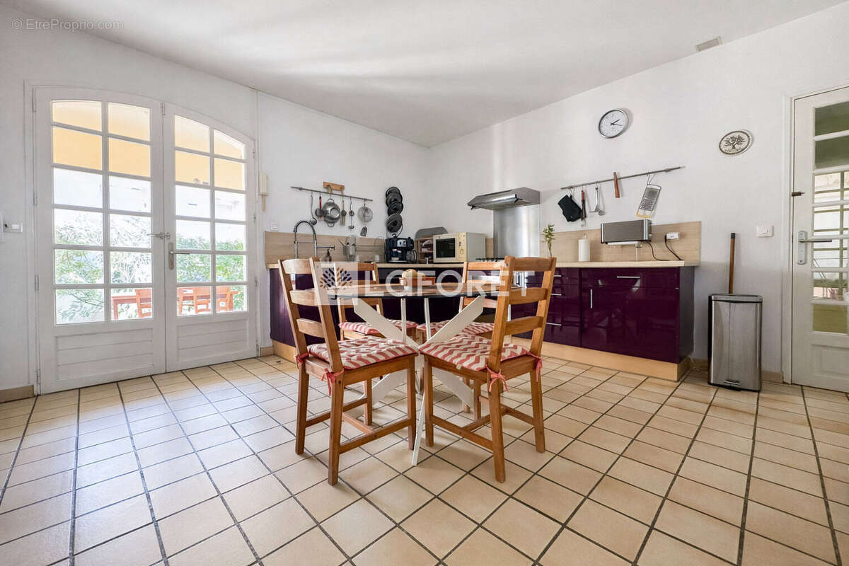 MAISON - 7 PIECES - 190 m2 - Hôpitaux-Facultés - photo 8
