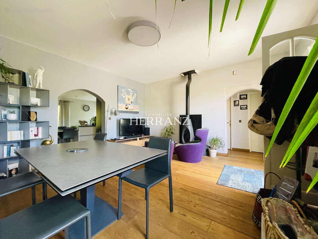 maison de 180m2 avec 5 chambres, garages, dépendance sur 1500m2 de terrain - photo 3