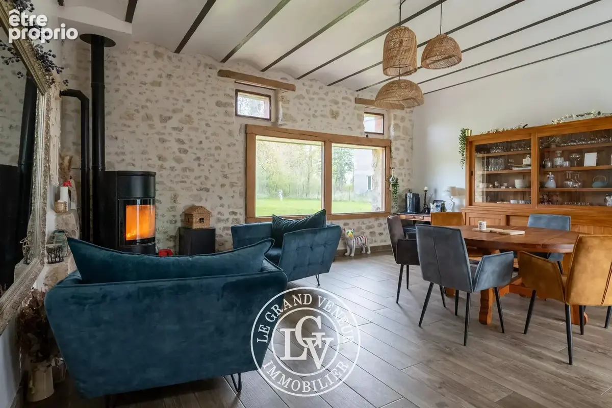20 mn de larchant -  propriété comprenant deux longères rénovées - 8 chambres- 7 325 m² de terrain - photo 16