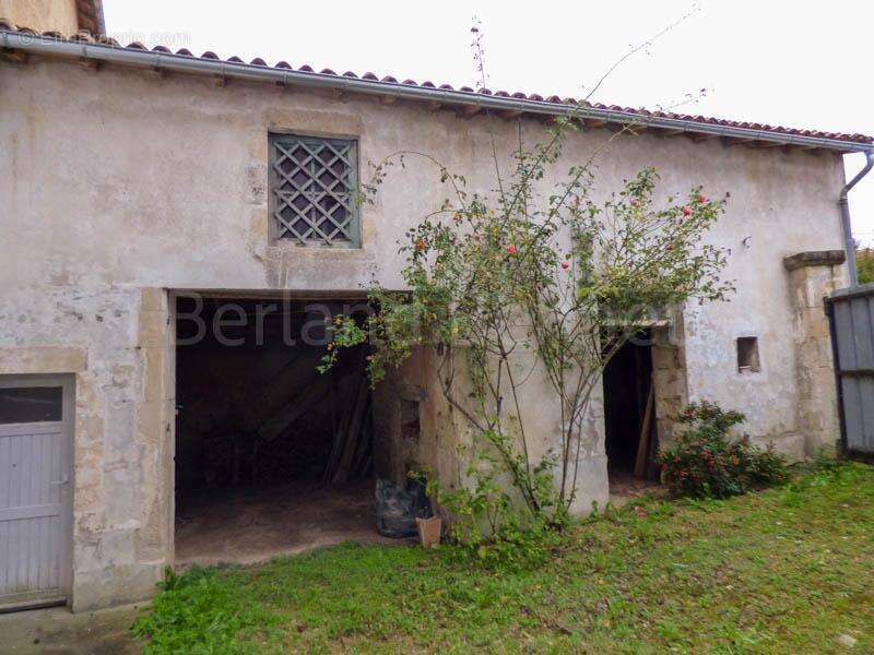 Maison à CHEF-BOUTONNE