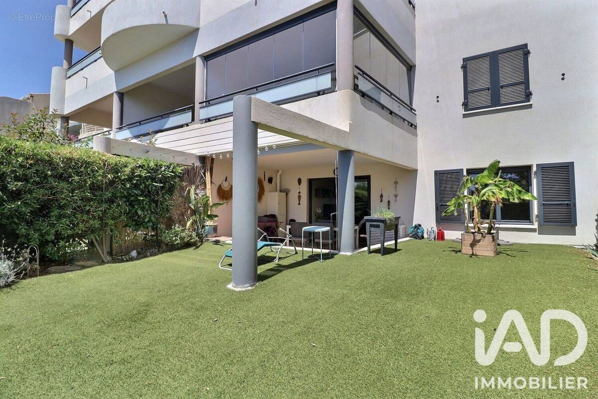Photo 1 - Appartement à BORMES-LES-MIMOSAS