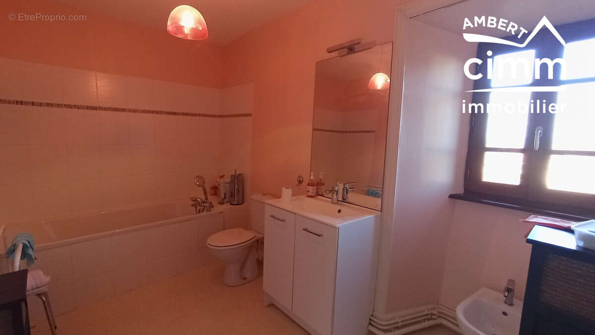 Maison à TOURS-SUR-MEYMONT