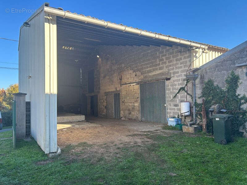 Maison à MOULIETS-ET-VILLEMARTIN