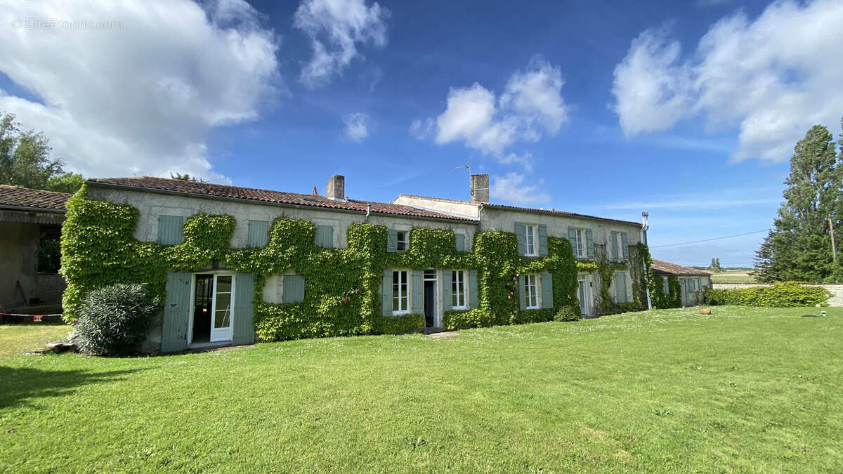 Maison à MORTAGNE-SUR-GIRONDE