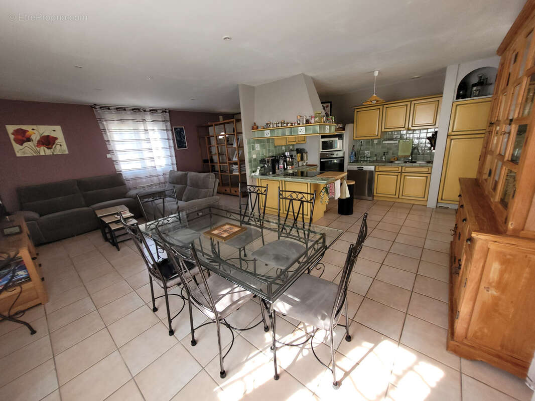 Salles d'Aude Villa T6 de 116 m2 de Plain-pied avec un garage de 30 m2, un atelier de 18 m2 et une piscine. - photo 6