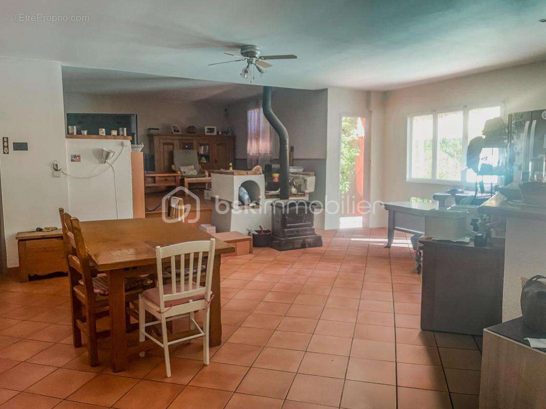 Maison de plain-pied avec terrain plat et arboré de 5 587 m² - photo 4