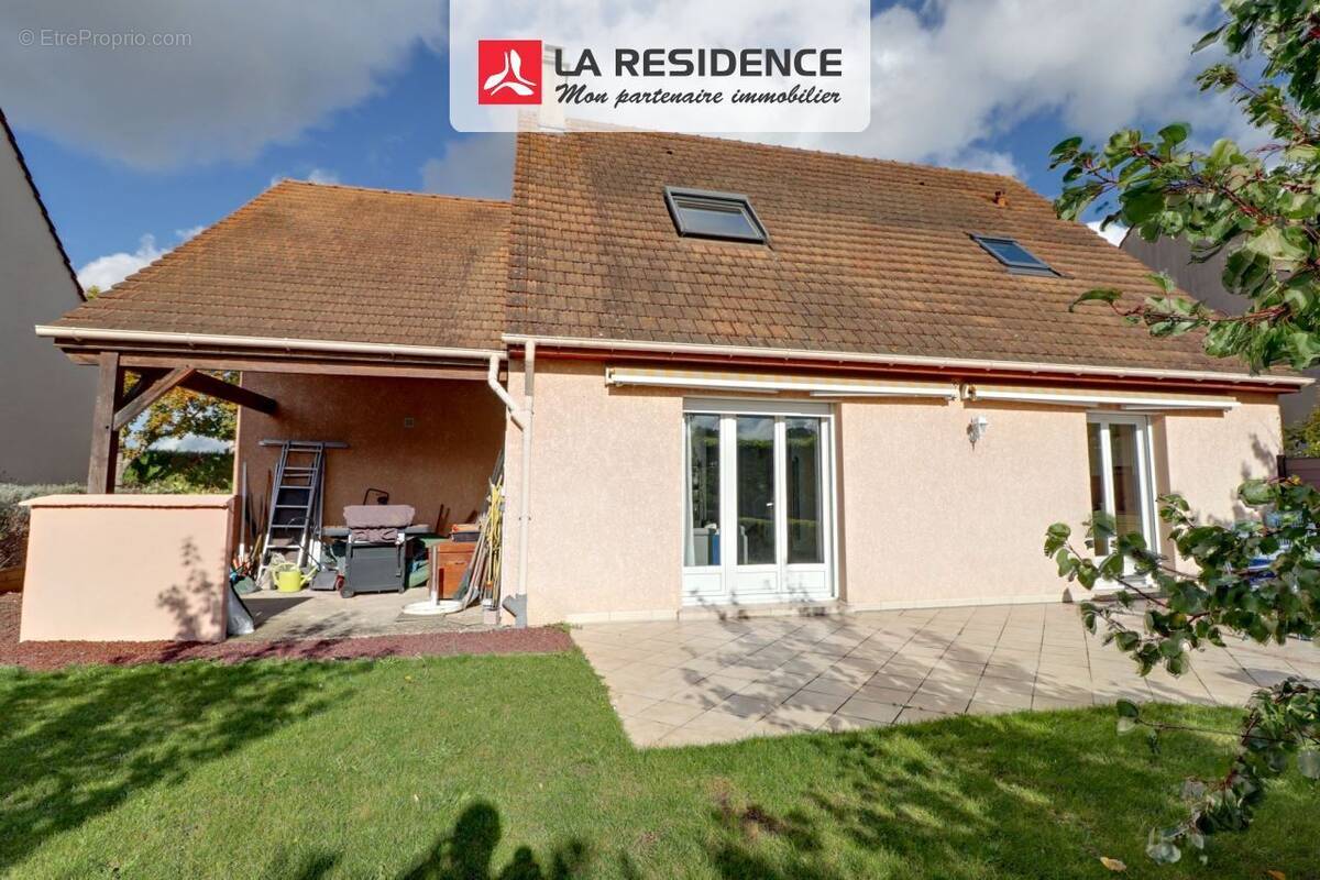 Maison à MAURECOURT