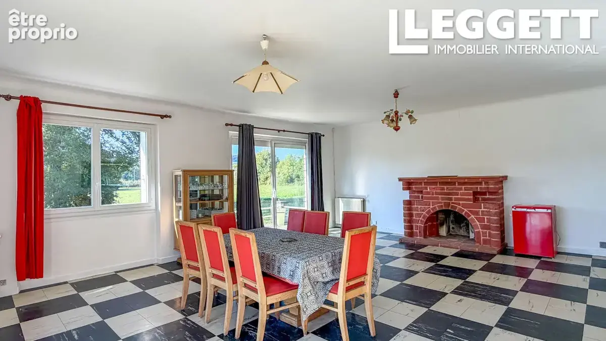 Dans village Nord du Lot - Maison de plain pied, 2 chambres, beau jardin, terrasse - photo 3
