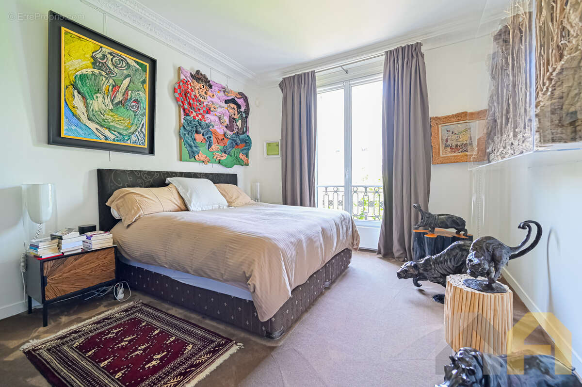 Appartement à PARIS-16E