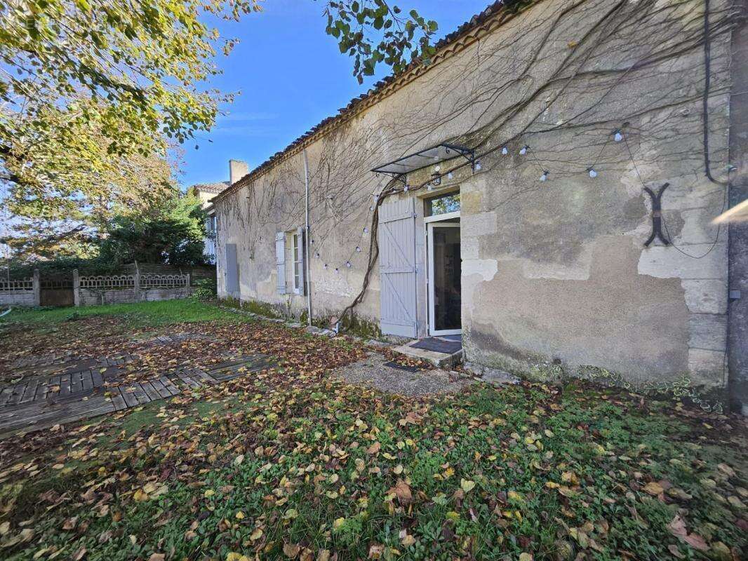 Maison à PINEUILH