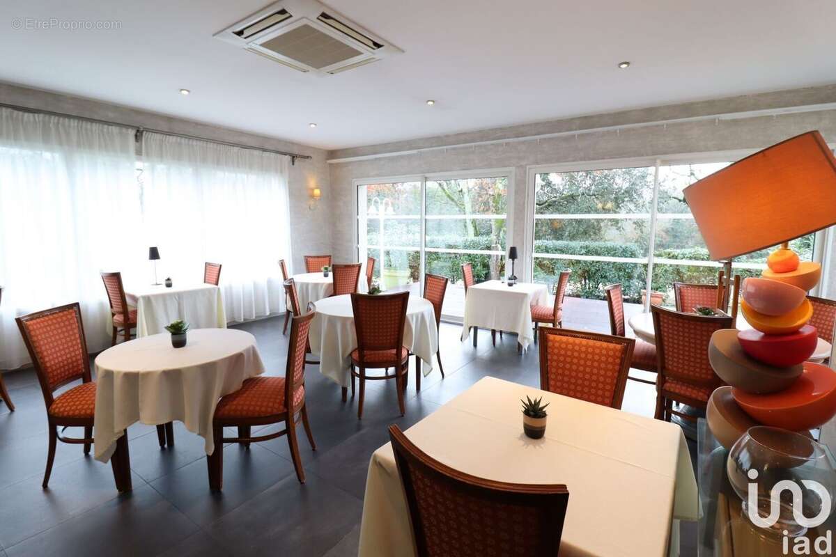 Photo 7 - Commerce à CHATEAUBERNARD