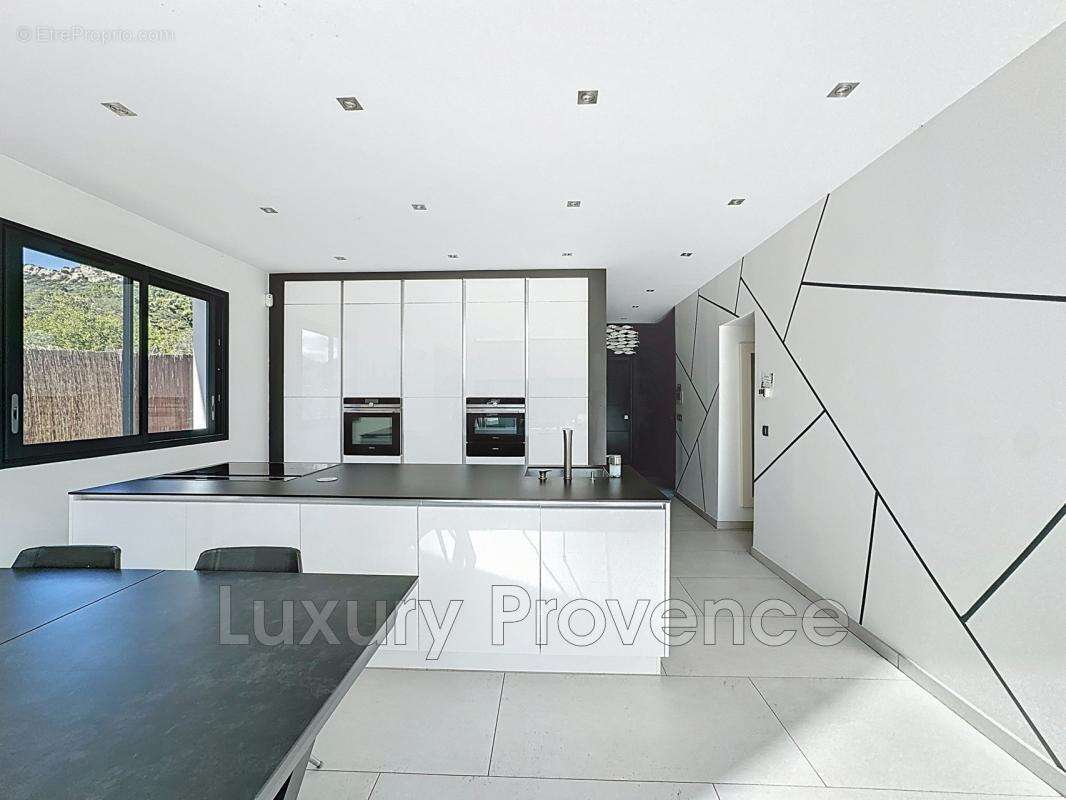 Maison à VAUVENARGUES