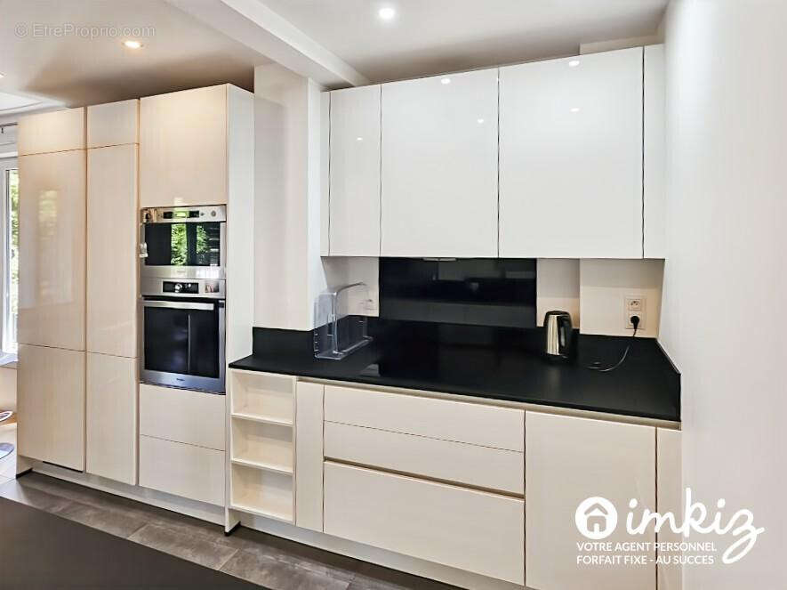 Appartement à NEUILLY-SUR-SEINE