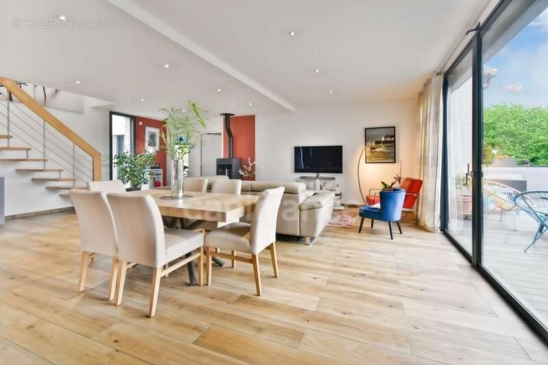 Maison à MONTREUIL-SOUS-PEROUSE