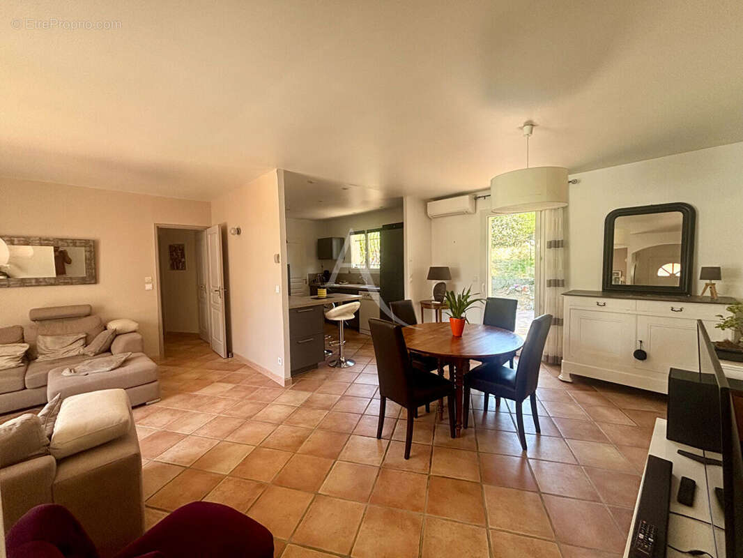 PALAJA ? Maison de plain-pied avec piscine, jardin et vue dégagée sur le clocher - photo 2