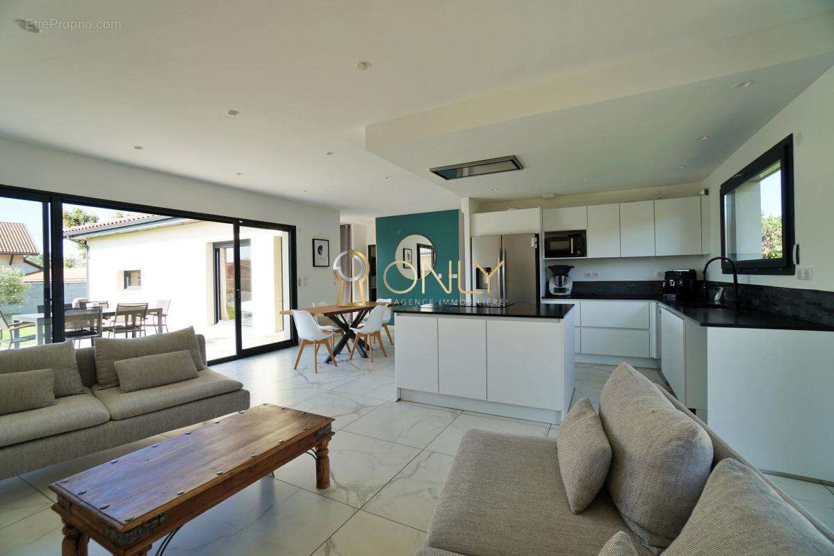 Maison à VILLARS-LES-DOMBES