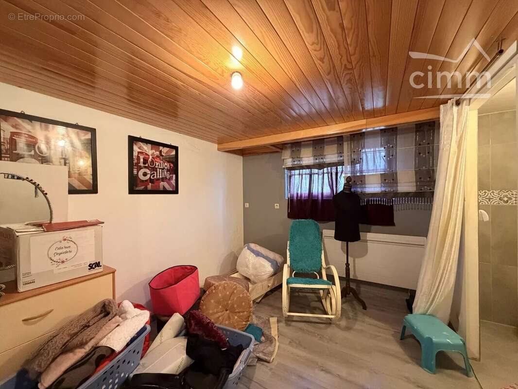 MER – Maison sur sous-sol complet de 130 m² – 4 chambres – Terrain de 970 m² avec vue dégagée sur les champs - photo 12
