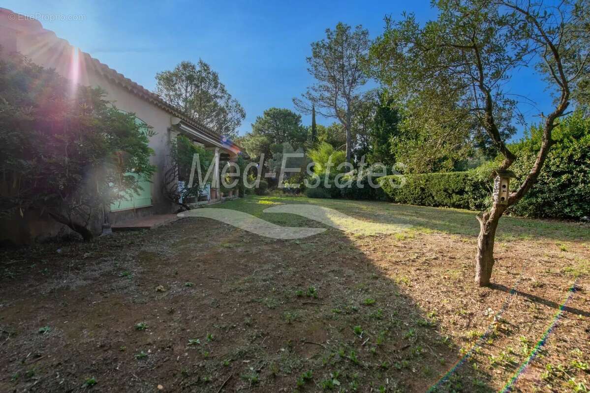 Maison à LA GARDE-FREINET