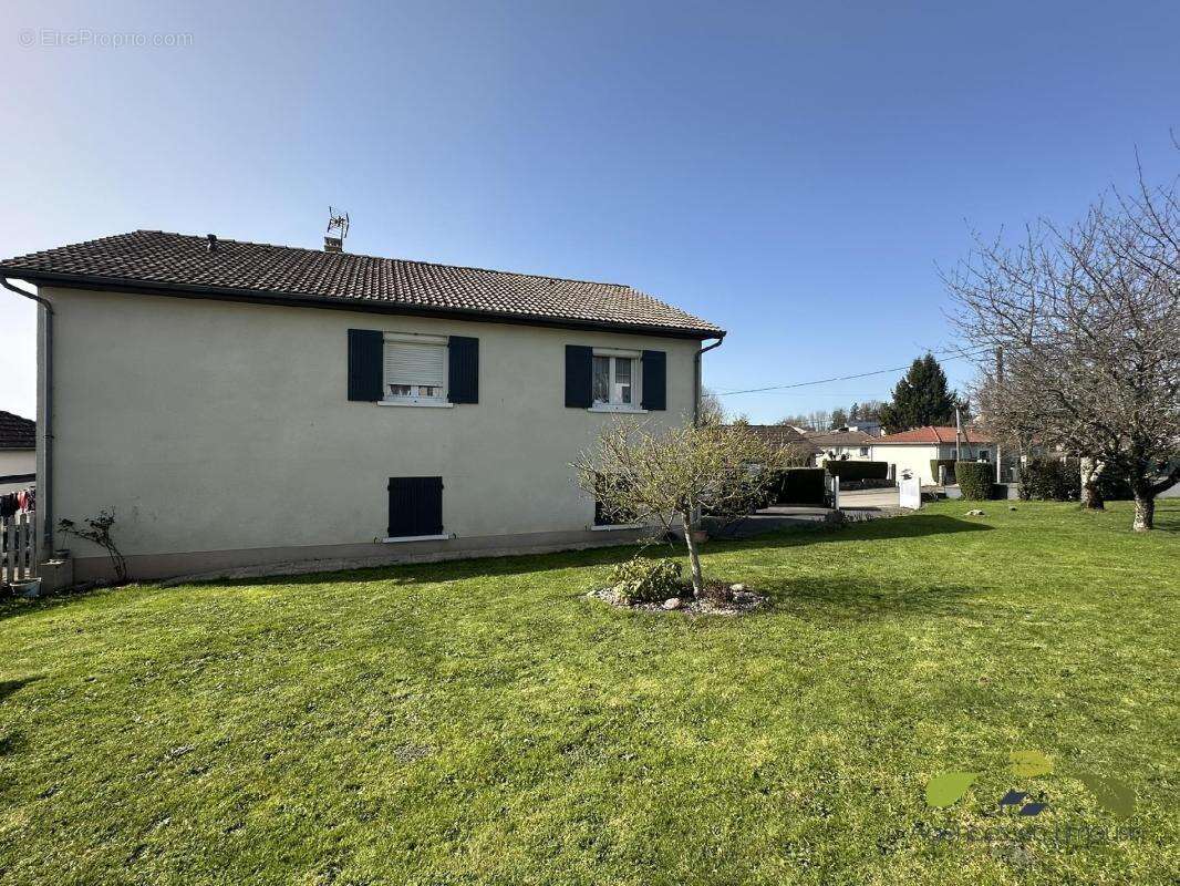 Maison à SAINT-LEONARD-DE-NOBLAT