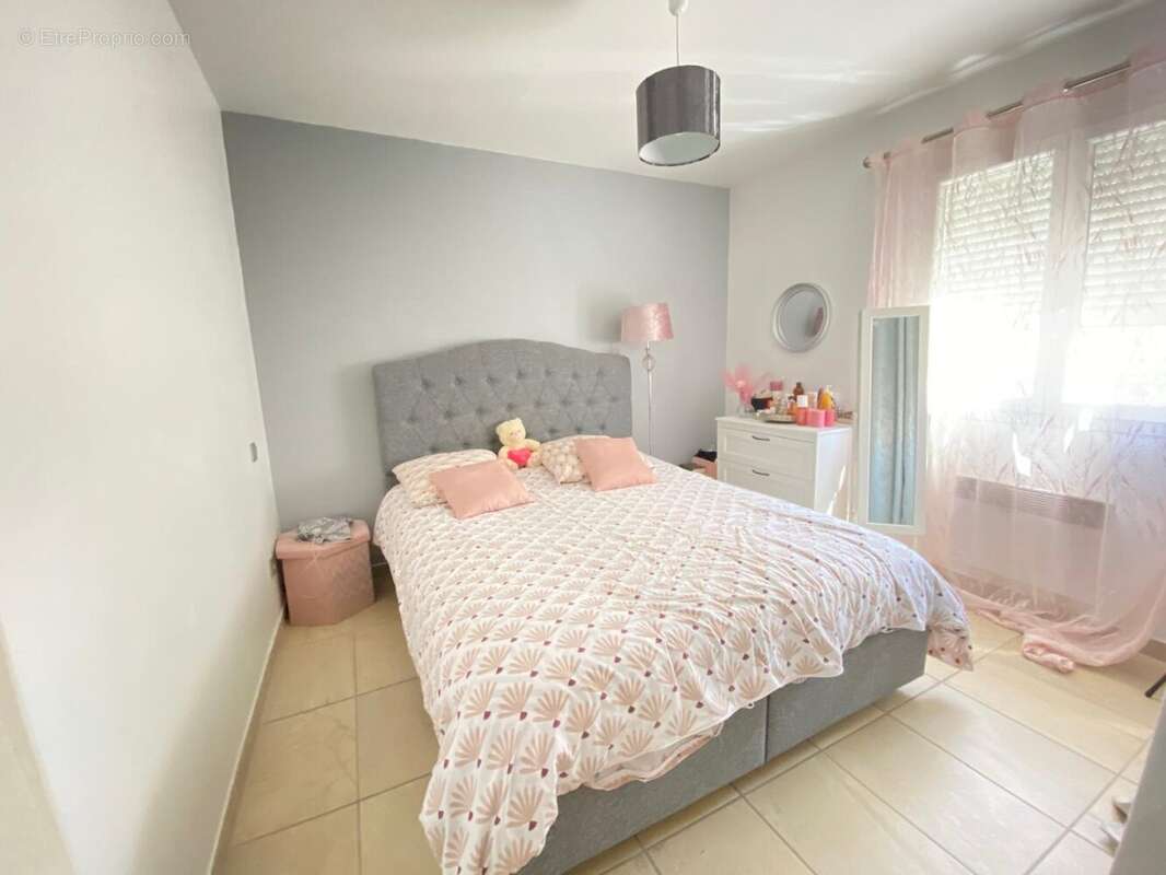 Appartement à COURNONTERRAL