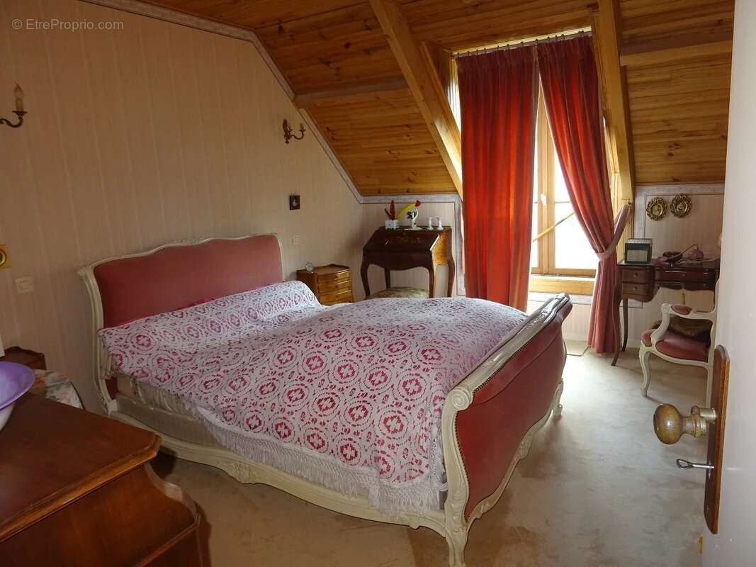 Maison à VENEUX-LES-SABLONS