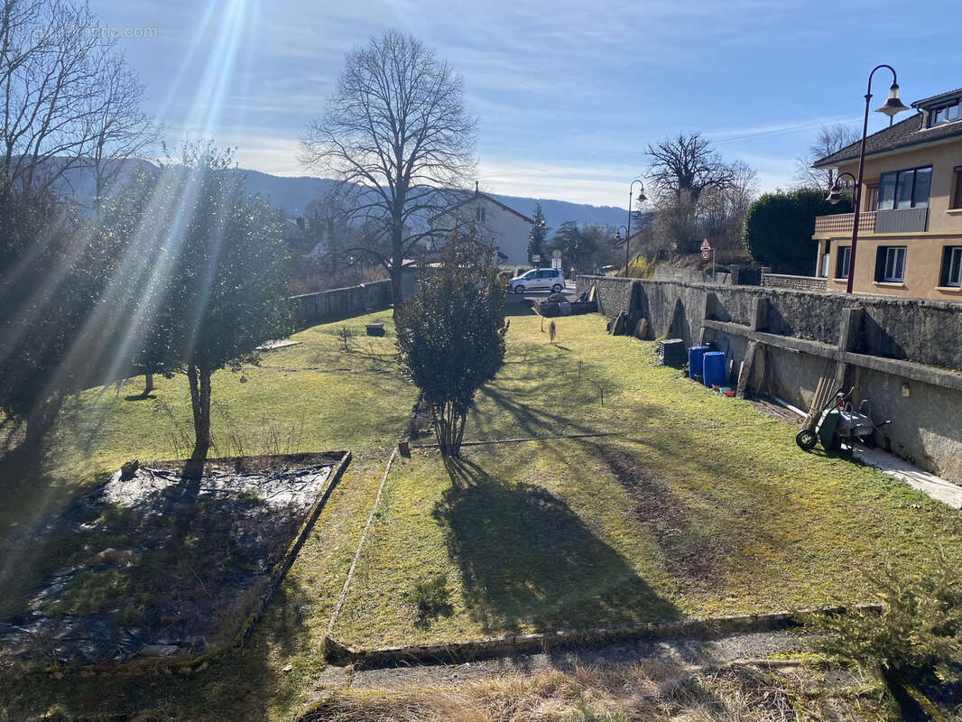 Appartement à SAINT-LUPICIN