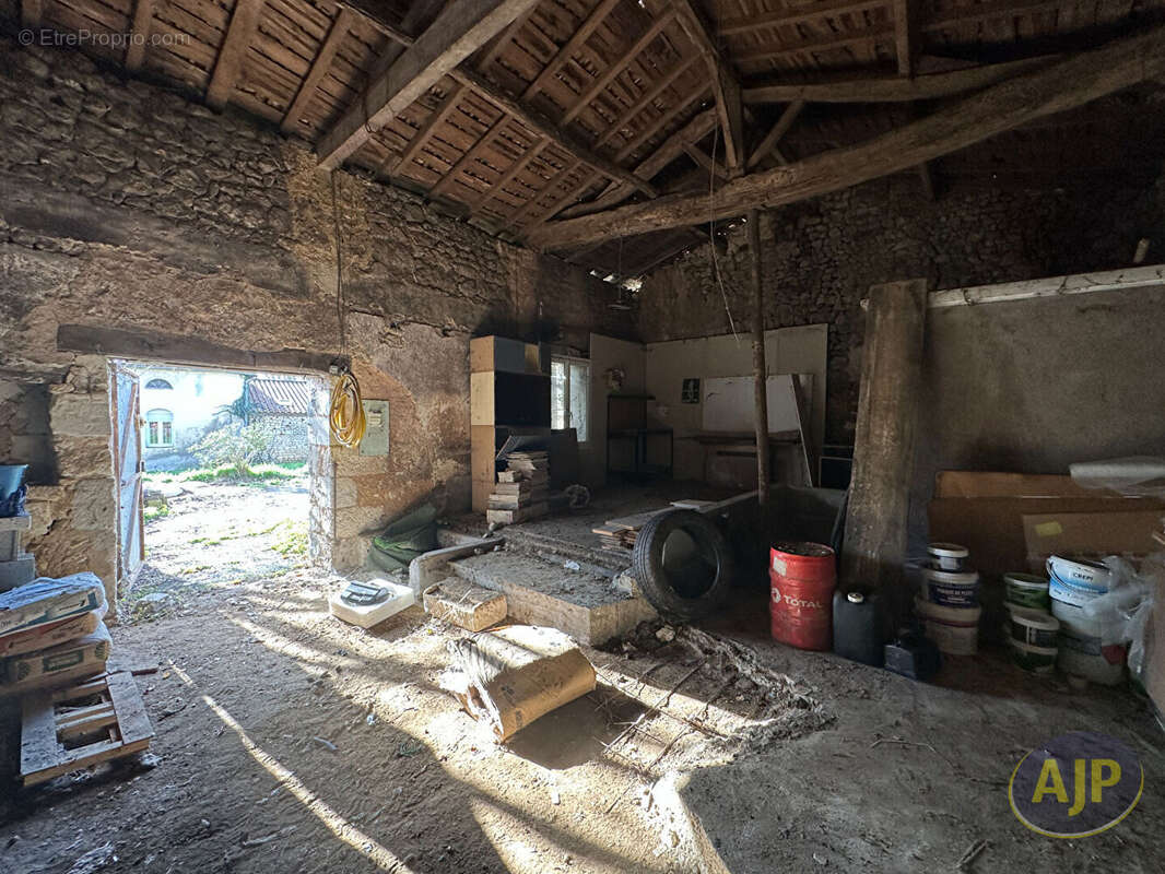 Autre à SAINT-SORLIN-DE-CONAC