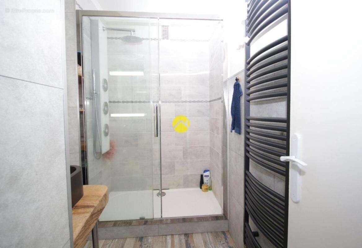Appartement à NERIS-LES-BAINS