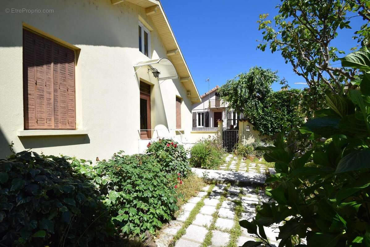   - Appartement à VALS-LES-BAINS