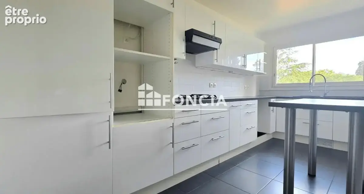 F3 spacieux avec balcon dans résidence sécurisée et fermée - photo 3