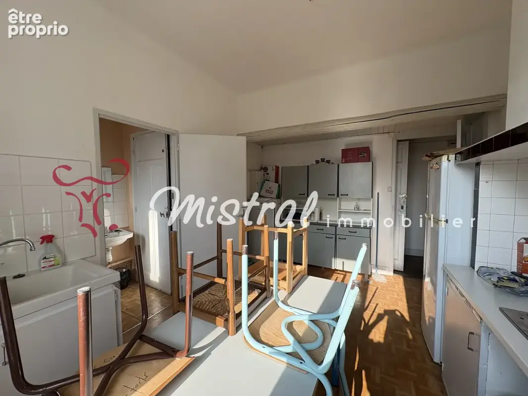 Aigues mortes appartement avec terrasse et local commercial - photo 8