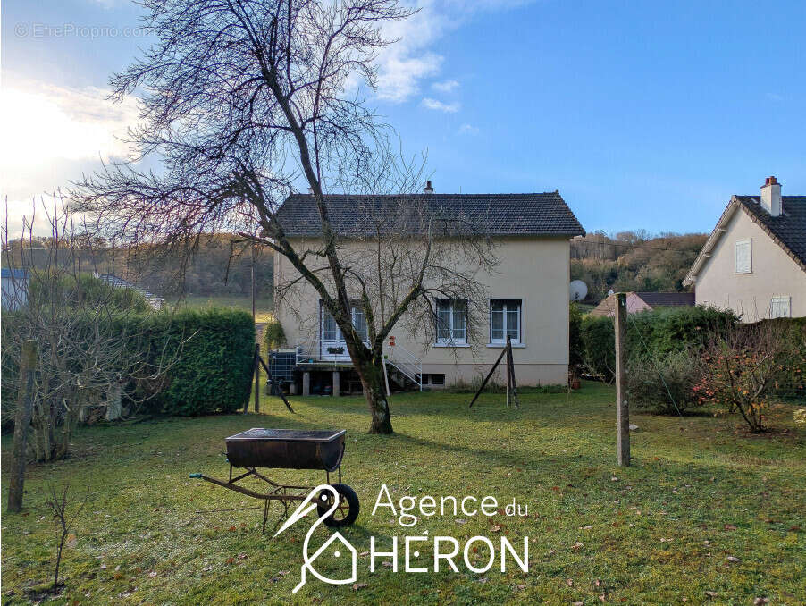 Maison à SAINT-PIERRE-LES-NEMOURS