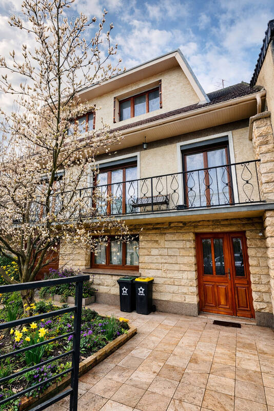 Maison à LE BLANC-MESNIL