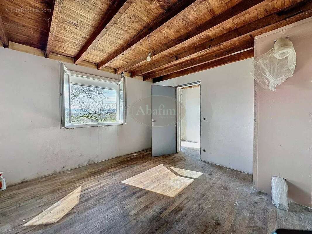 Maison à VILLENEUVE-LECUSSAN