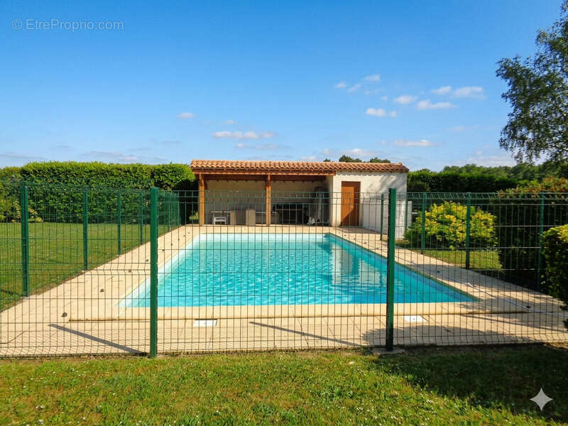 Maison à FONTCOUVERTE