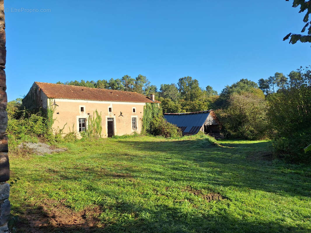 Maison à MAZEYROLLES