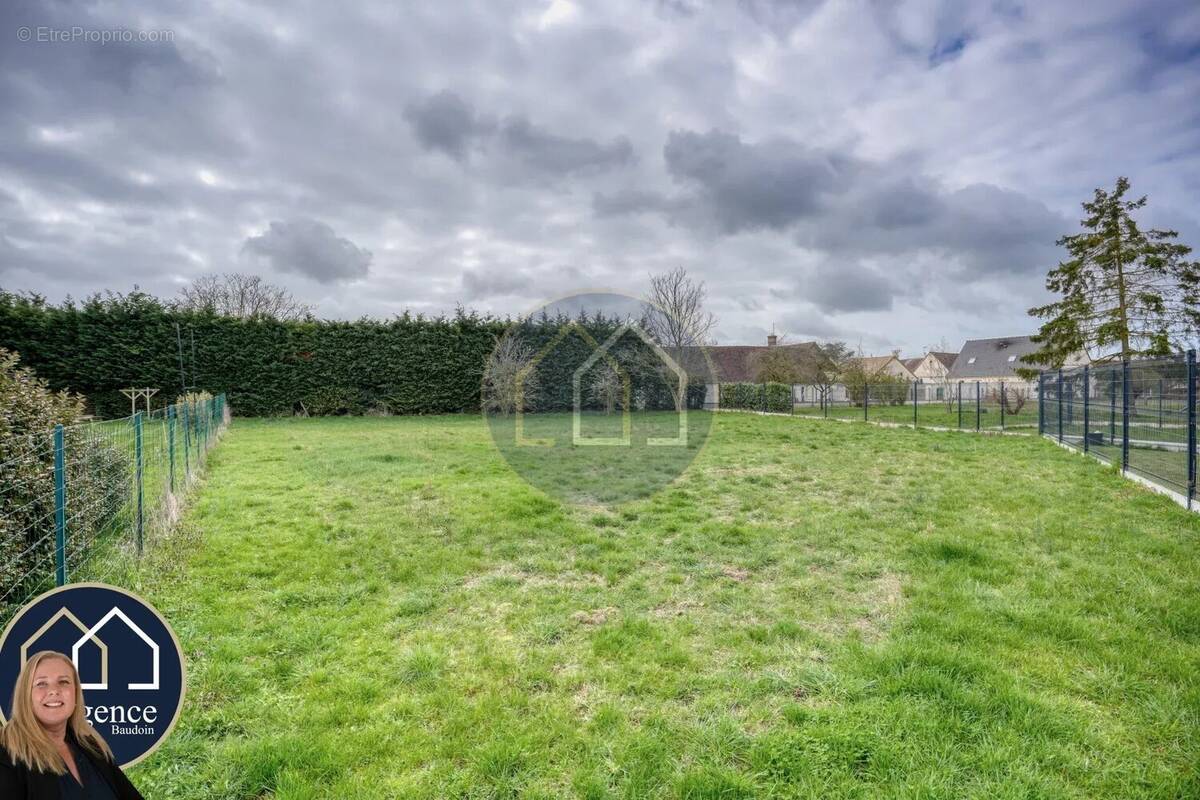 Terrain à NOGENT-LE-ROI