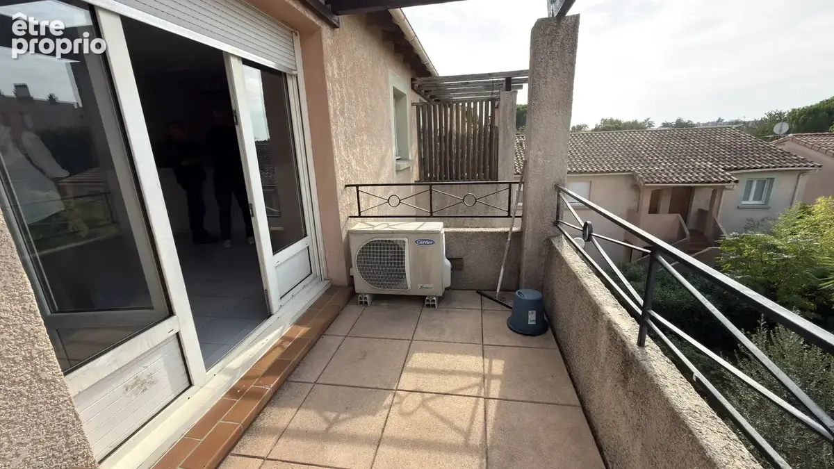 NIMES-QUARTIER DES AMOUREUX. Dans résidence sécurisée, P3 de 70 m2 avec stationnement. - photo 2